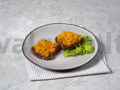 Morkos, kepamos su svogūnais pagrindine nuotrauka