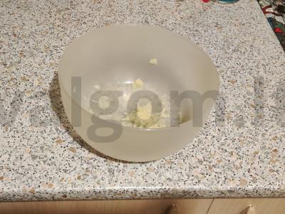 Salotas „Ananasas-česnakas-sūris“ Žingsnis 1