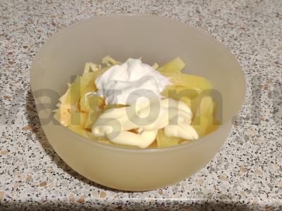 Salotas „Ananasas-česnakas-sūris“ Žingsnis 4