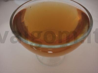 Rūgštus romo gėrimas su citrina pagrindine nuotrauka