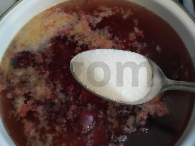 Slyvų kompotas su avietėmis ir citrinžole Žingsnis 4