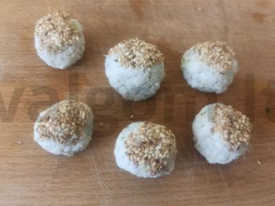 Ryžių kamuoliukai su sūriu ir sezamu Žingsnis 3