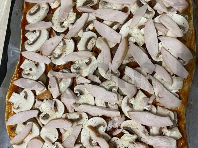 Pica su rūkytomis vištienos krūtinėlėmis Žingsnis 3