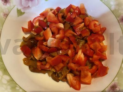 Vegetariškas salotas su marinuotais pievagrybiais Žingsnis 2