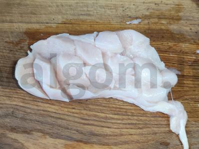 Vištienos filė, troškinta orkaitėje grietinės padaže po sūriu Žingsnis 1