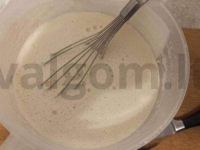 Blynai su varške ir plakta grietinėle Žingsnis 1