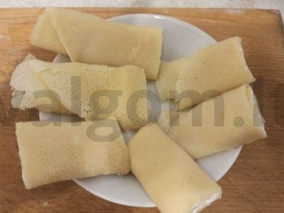 Blynai su varške ir plakta grietinėle pagrindine nuotrauka