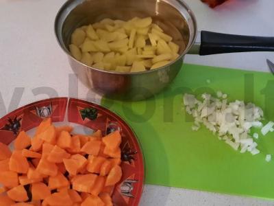 Vištienos, daržovių ir prieskonių sriuba su makaronais Žingsnis 2