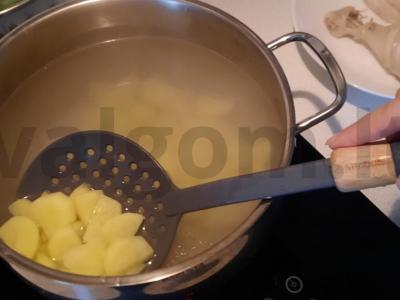 Vištienos, daržovių ir prieskonių sriuba su makaronais Žingsnis 3