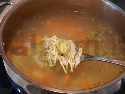 Vištienos, daržovių ir prieskonių sriuba su makaronais Žingsnis 6