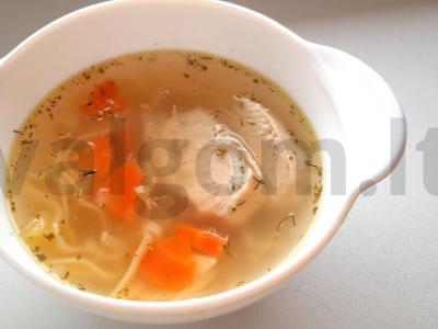 Vištienos, daržovių ir prieskonių sriuba su makaronais pagrindine nuotrauka