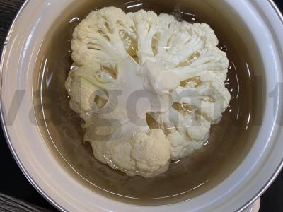 Žiedinė kopūstai po kiaušinių-pieno apsiaustu Žingsnis 1