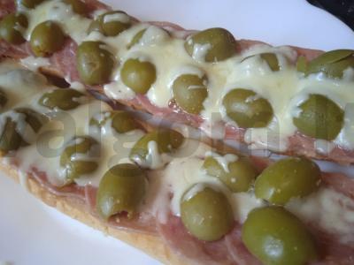 Karšti sumuštiniai su alyvuogėmis mikrobangų krosnelėje Žingsnis 4