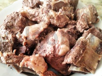 Kūrzė su mėsa ir virtomis bulvėmis Žingsnis 1