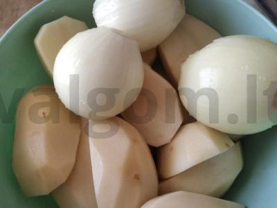 Kūrzė su mėsa ir virtomis bulvėmis Žingsnis 2