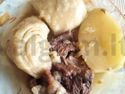 Kūrzė su mėsa ir virtomis bulvėmis pagrindine nuotrauka