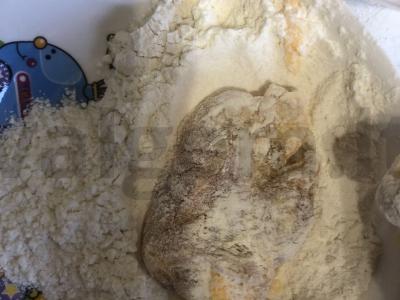 Vištienos atšaldytos su prieskoniais miltuose ir kiaušinyje Žingsnis 3