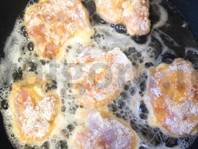 Vištienos atšaldytos su prieskoniais miltuose ir kiaušinyje Žingsnis 4