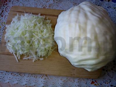 Kopūstų salotos su rūkytomis dešromis ir sūriu Žingsnis 1