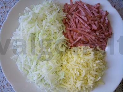 Kopūstų salotos su rūkytomis dešromis ir sūriu Žingsnis 3