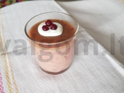 Bananų mousse su spanguolėmis pagrindine nuotrauka