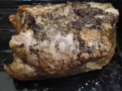 Kepta šoninė su juodaisiais pipirais pagrindine nuotrauka