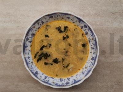 Naudingas aštrus tajų sriuba su krevetėmis ir kokosų pienu pagrindine nuotrauka