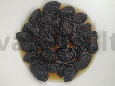 Desertas su džiovintais slyvomis, graikiniais riešutais ir grietine Žingsnis 1