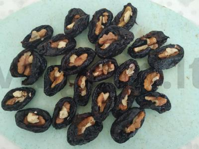 Desertas su džiovintais slyvomis, graikiniais riešutais ir grietine Žingsnis 2