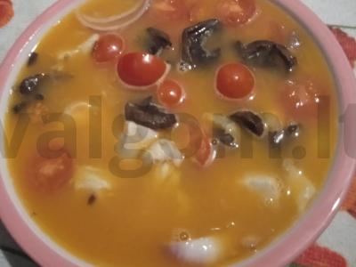 Tom Yum sriuba pagrindine nuotrauka