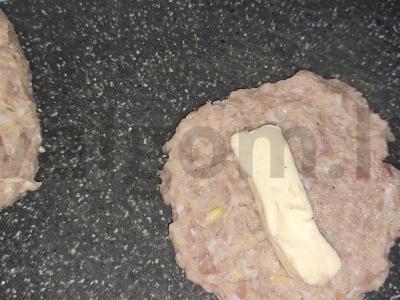 Mėsos kotletai su įdaru bekone Žingsnis 2