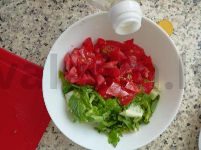 Salotos su salierais, pomidorais ir agurkais Žingsnis 4