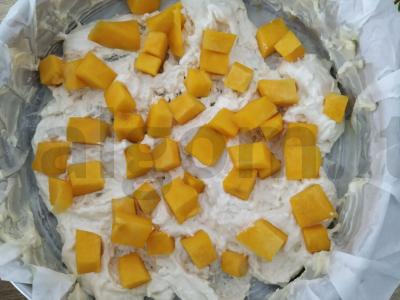 Neįprasta šarlotė su moliūgu, razinomis ir žievele Žingsnis 3