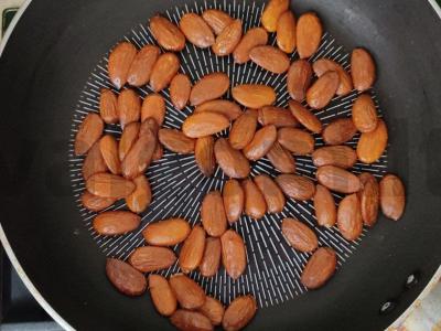 Keptas migdolų riešutas su alyvuogių aliejumi ir druska Žingsnis 2