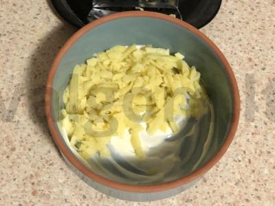 Vegetariška silkių salotos po kailiu su grybais Žingsnis 1