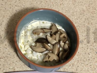 Vegetariška silkių salotos po kailiu su grybais Žingsnis 2