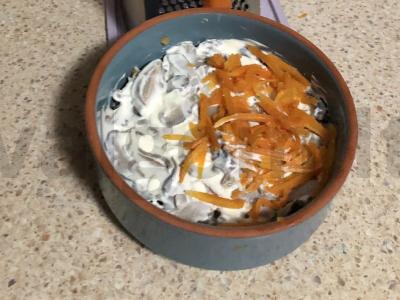 Vegetariška silkių salotos po kailiu su grybais Žingsnis 3