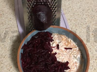 Vegetariška silkių salotos po kailiu su grybais Žingsnis 4