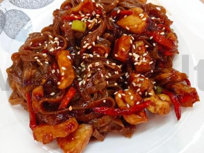Soba su vištiena unagi padaže pagrindine nuotrauka