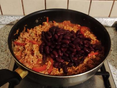 Sojų faršas su pupelėmis, daržovėmis ir pomidorų pasta vakarienei Žingsnis 6