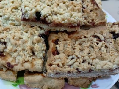 Smėlinis pyragas su uogiene pagrindine nuotrauka