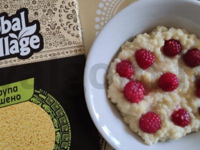 Pšenių košė su pienu ir avietėmis pagrindine nuotrauka