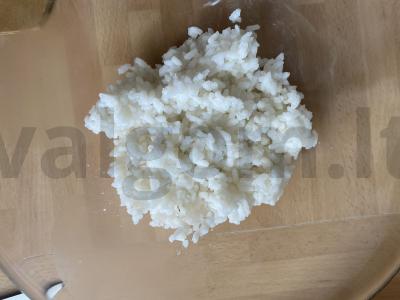 Salotas „Saulėtas nuotaikas“ su krabų lazdelėmis ir ryžiais Žingsnis 2