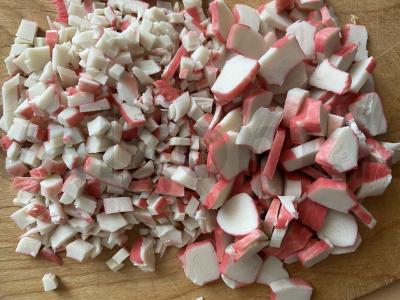 Salotas „Saulėtas nuotaikas“ su krabų lazdelėmis ir ryžiais Žingsnis 4