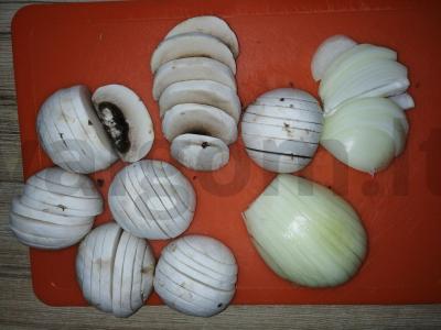 Kepta bulvė su grybais ir svogūnais grietinėje Žingsnis 2