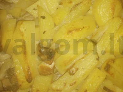 Kepta bulvė su grybais ir svogūnais grietinėje pagrindine nuotrauka