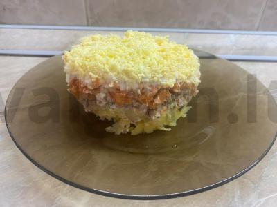 Salotas „Mimoza“ porcijomis pagrindine nuotrauka