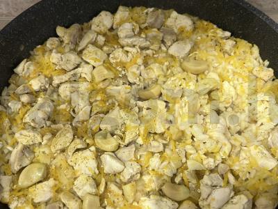 Ideali plovas su vištiena, daržovėmis ir prieskoniais Žingsnis 3