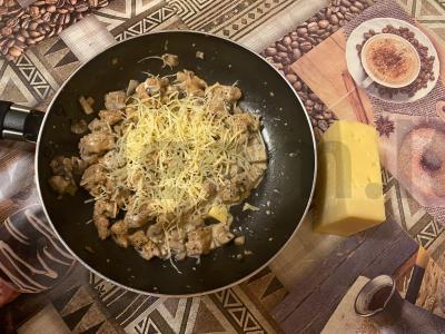 Šiltas salotas „Donkų“ su vištiena ir grybais Žingsnis 4