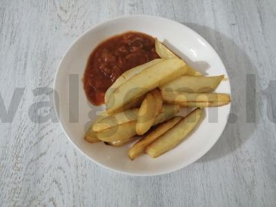 Kaimiški bulvės su baklažanais adžikoje pagrindine nuotrauka